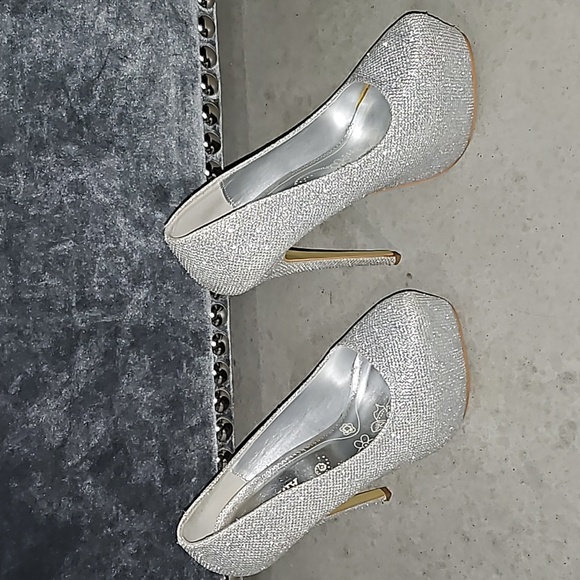Silver Glitter Closed Platform Heels size 5 - Picture 1 of 6